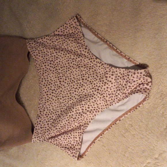 Cut Out One Piece Swimsuit - SHEIN - Picture 3 of 5